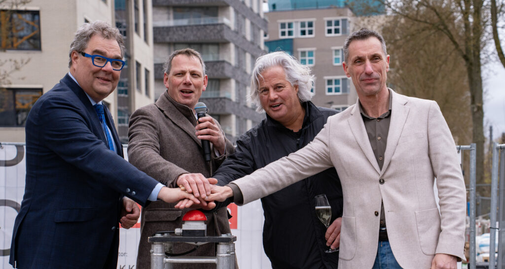 Mijlpaal in Zoetermeer: 70 meter hoge sea tower bereikt hoogste punt