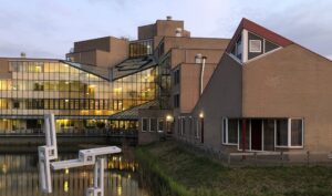 Architectuurwandeling door De Leyens zet ‘blauw goud’ centraal