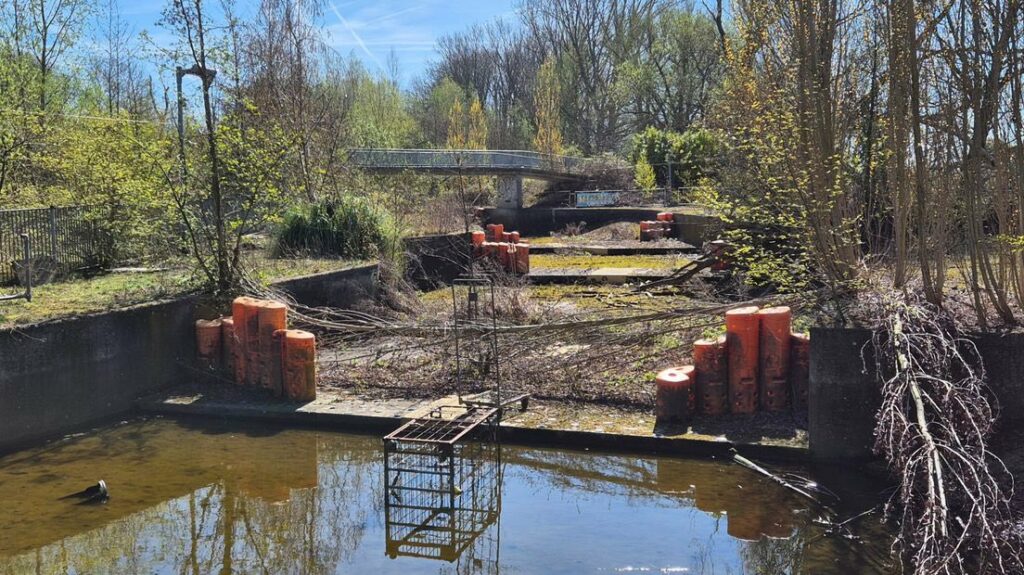 Terrein voormalige wildwaterbaan raakt verder in verval