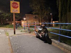 Scooterrijder gewond na aanrijding met auto Juweellaan Zoetermeer