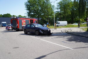 Zwaar ongeluk tussen auto en motor bij kruising Wattstraat