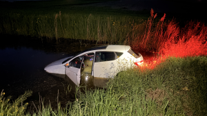 Automobilist raakt te water op doodlopende weg Hendrik Driessenweg Berkel en Rodenrijs