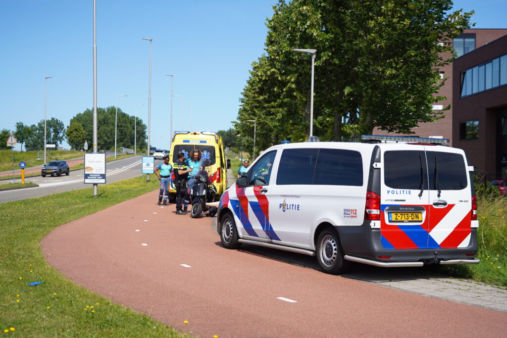 Scooterrijdster en fietser gewond na botsing op fietspad Boterdorpseweg Bergschenhoek