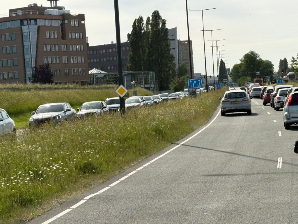 Afrikaweg twee weken dicht: Zoetermeer slibt dicht, Zuidweg en N470 staan volledig vast