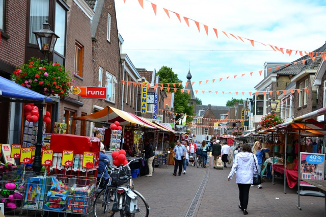Meer dan 200 kramen tijdens jaarlijkse Moonlight Shopping in Zoetermeer