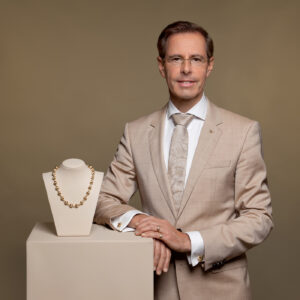 Taxatiedag voor oude sieraden bij Wijkvereniging Rokkeveen