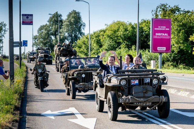 Parachutisten landen op de Markt: bijzondere editie van Veteranendag