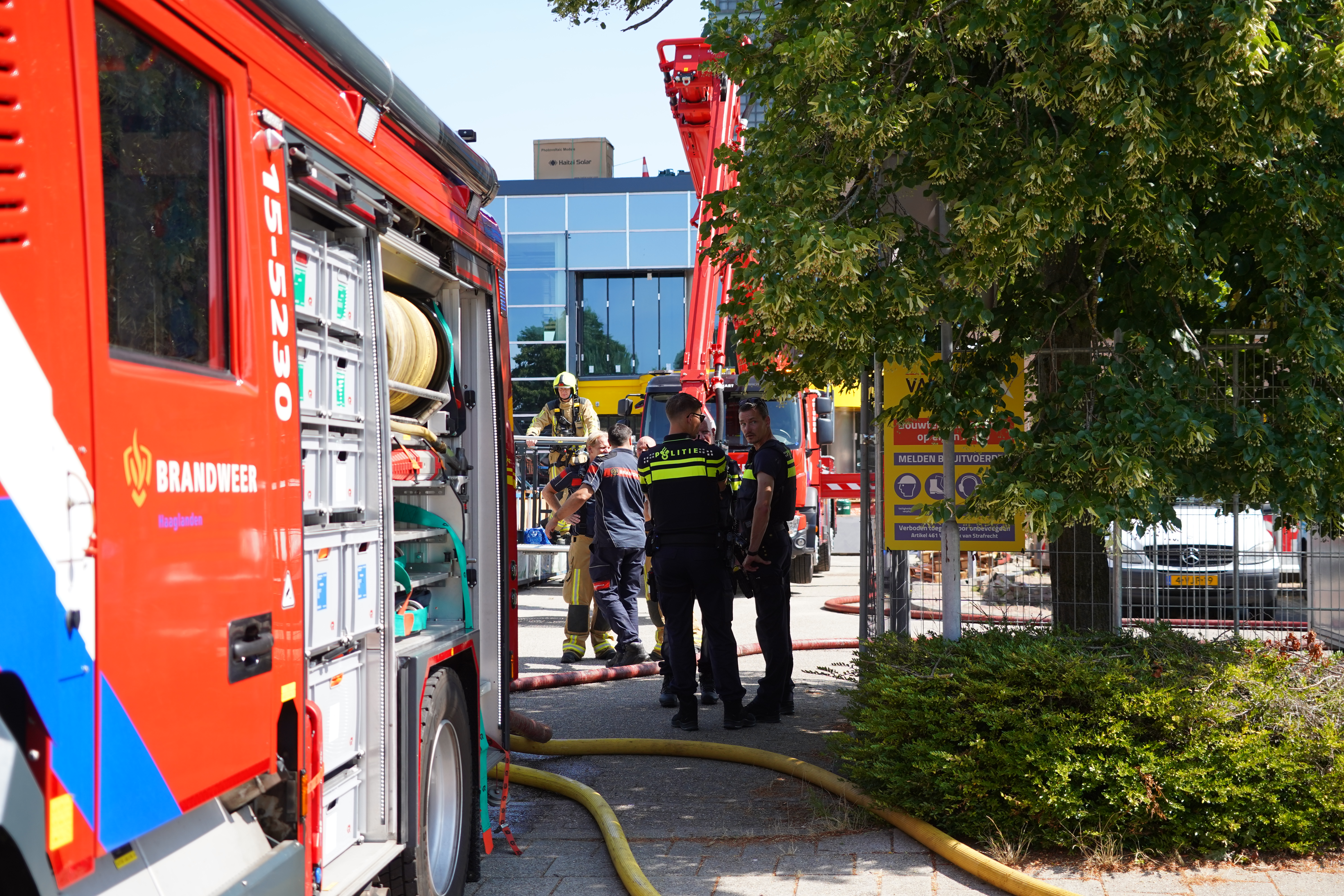 Brand in dak van kantoorpand in aanbouw Paletsingel Zoetermeer