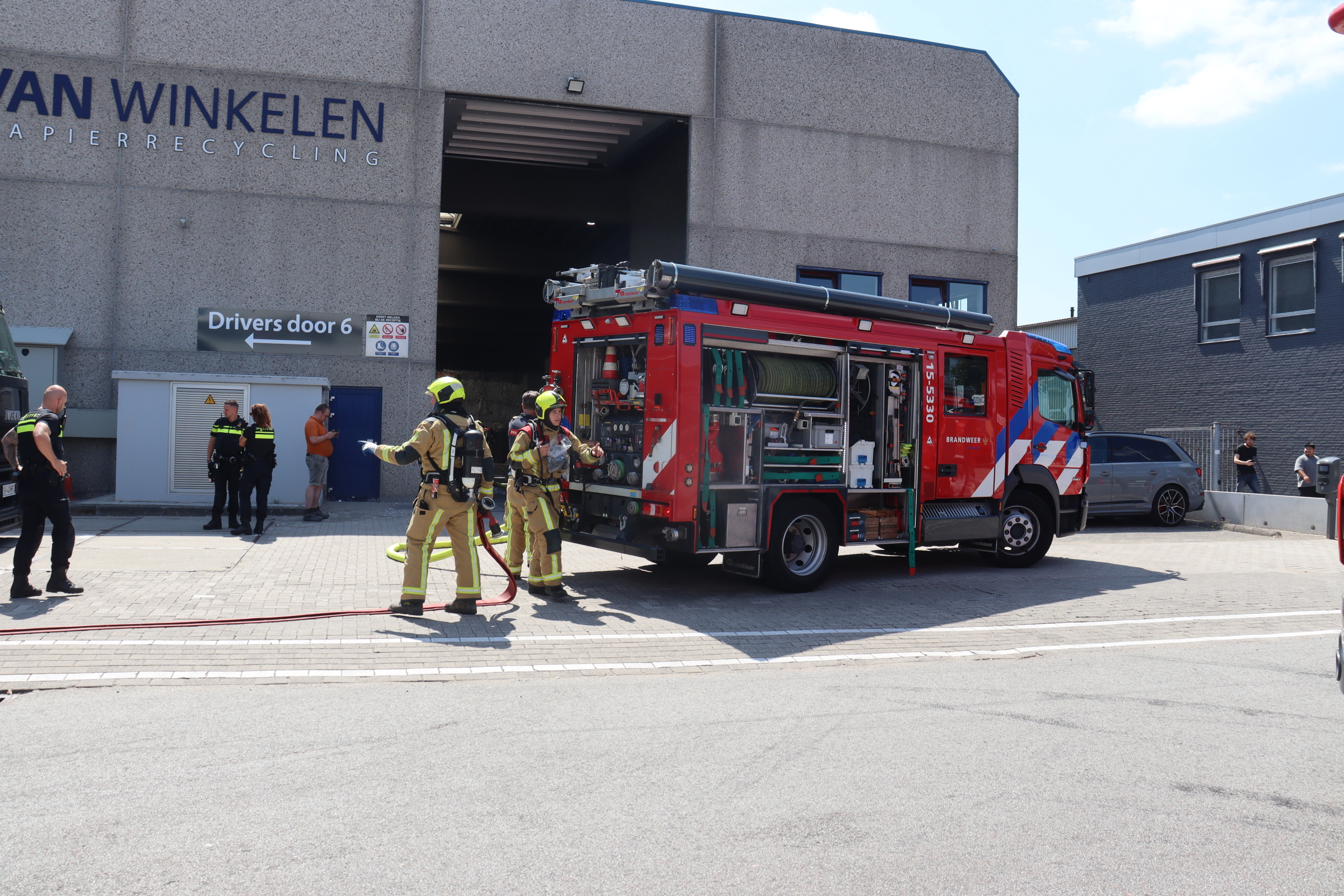 Brand in perscontainer bij Van Winkelen Papierrecycling Industrieweg in Zoetermeer