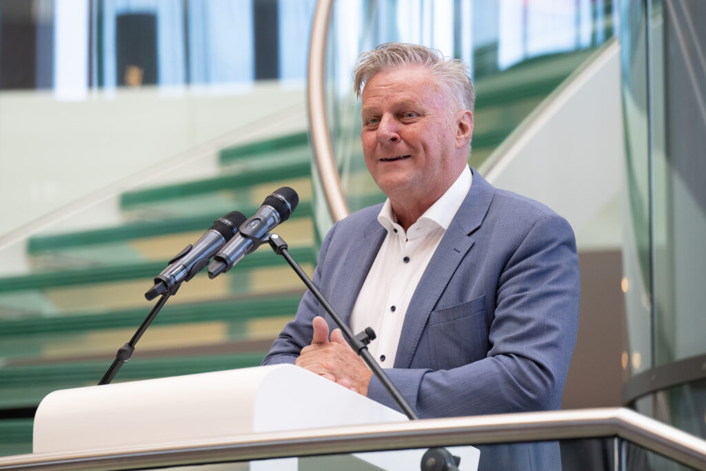 Leon Hoek vertrekt na lange politieke loopbaan