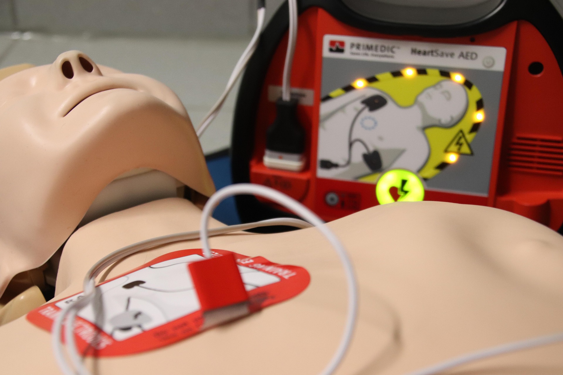 Zoetermeer wil meer AED’s dag en nacht bereikbaar maken