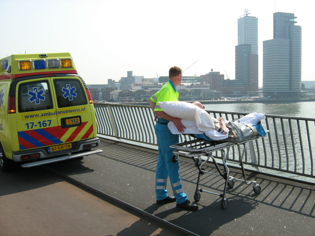 Stichting Ambulance Wens vervult duizenden laatste wensen, ook in Lansingerland en Zoetermeer