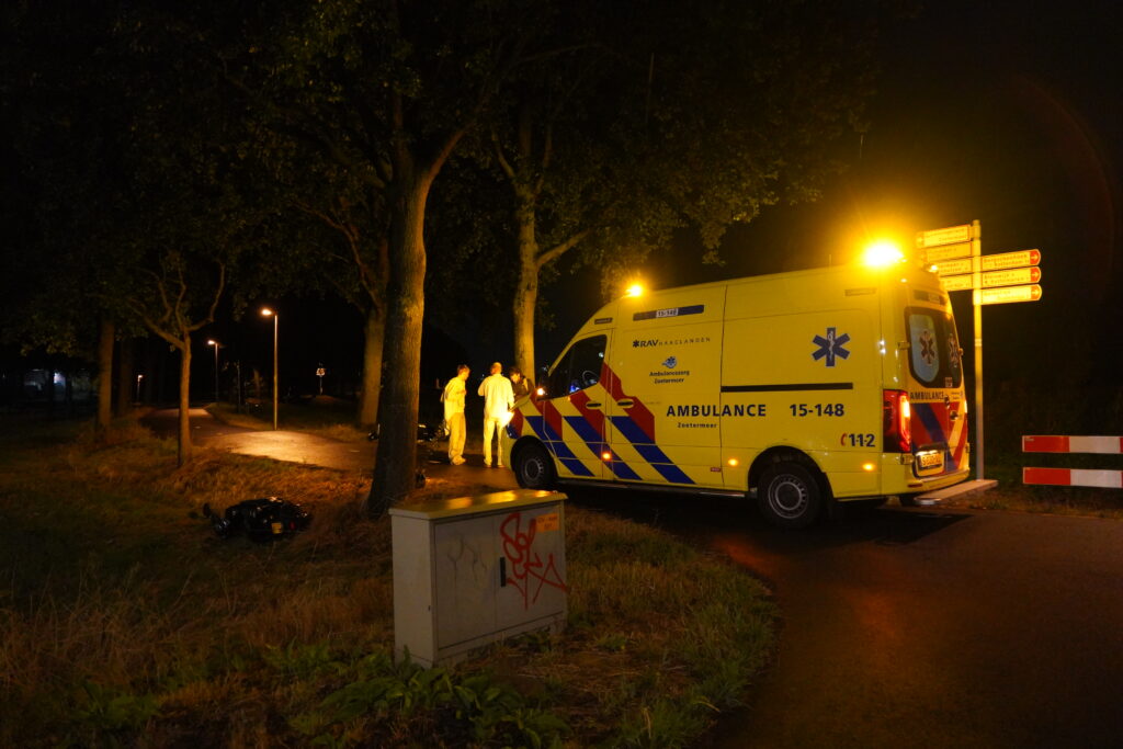 Lichtgewonde na botsing tussen scooterrijders op fietspad in Bleiswijk