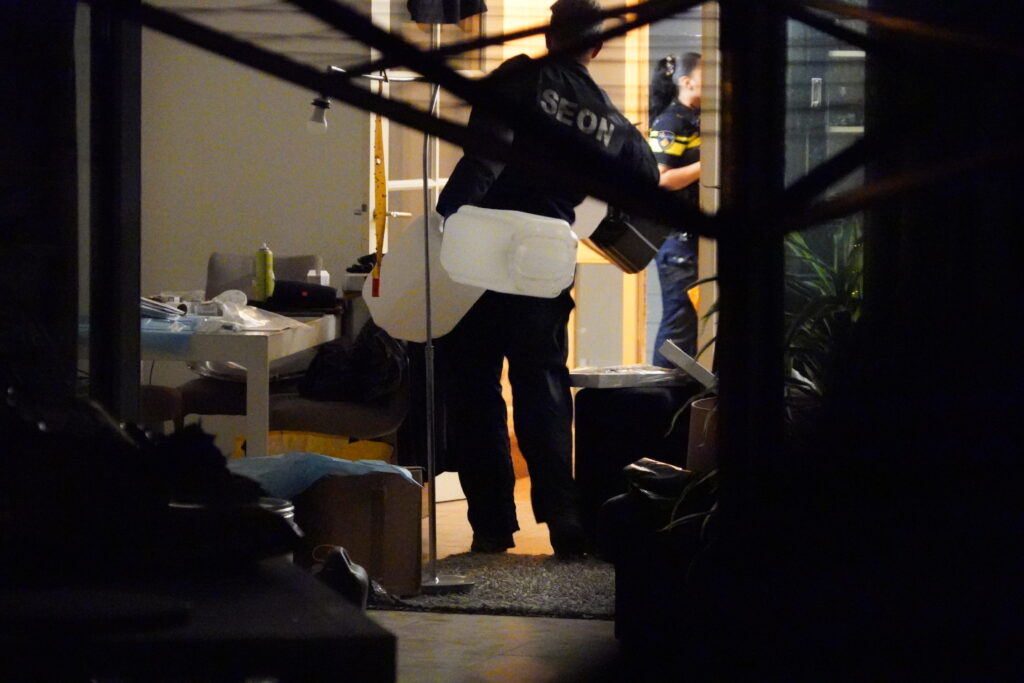 Drugslab ontdekt in woning Berkel en Rodenrijs, dertien woningen ontruimd