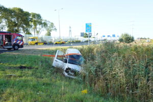 Twee zwaargewonden en busje in greppel na aanrijding met bestelbus op kruising N209 in Bleiswijk