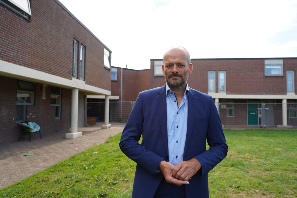 Burgemeester bezoekt buurt na vondst drugslab aan Saturnus