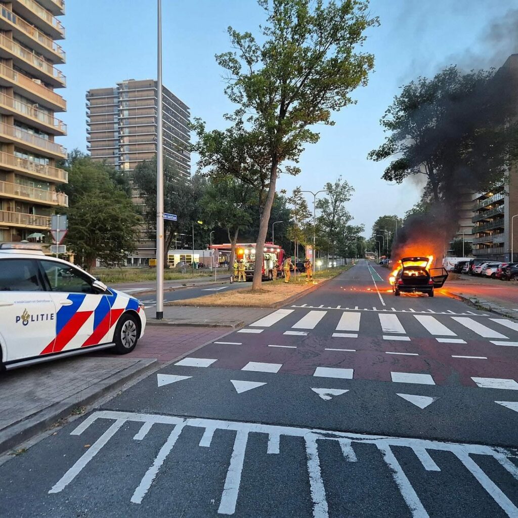 Voertuigbrand Van Aalstlaan snel onder controle