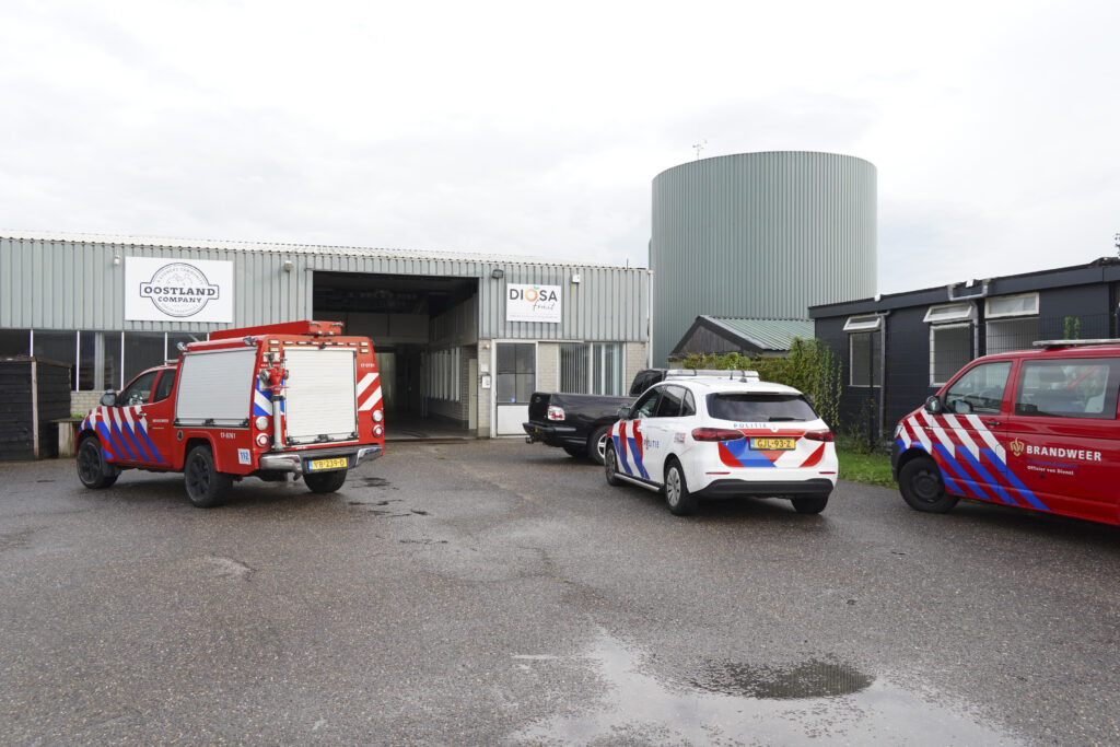 Man bekneld tussen laadklep en laadperron bij tuinbouwbedrijf