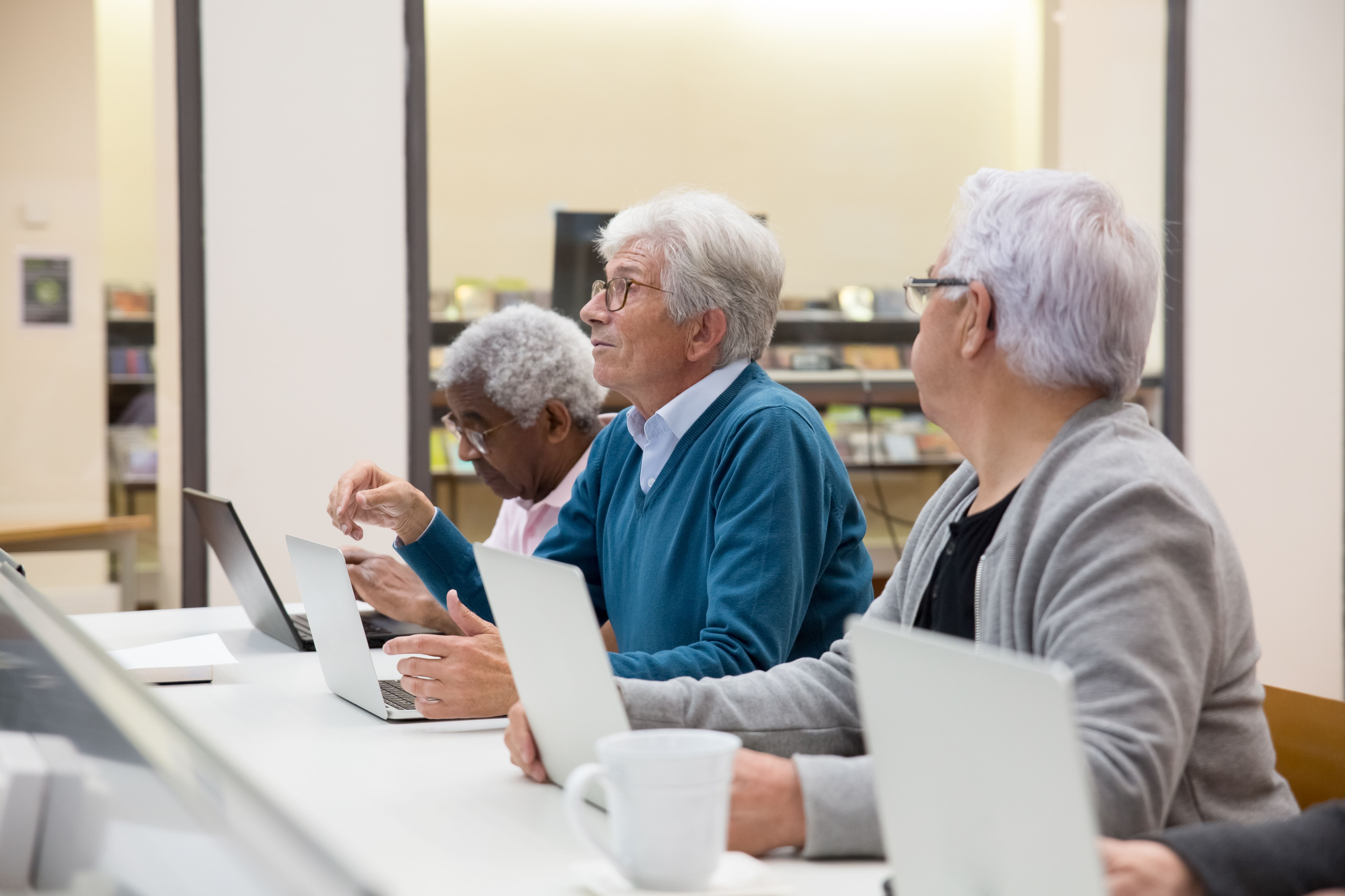 InZet organiseert bijeenkomst over digitale vaardigheden voor ouderen