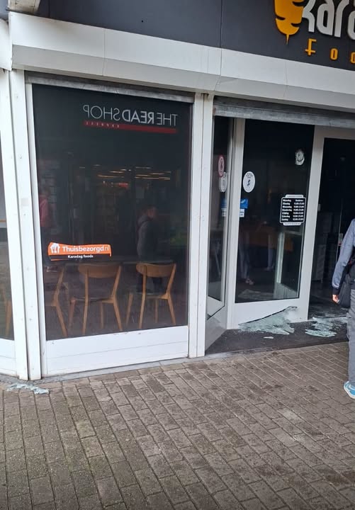 Brand verwoest restaurant in winkelcentrum, ook schade aan kapperszaak